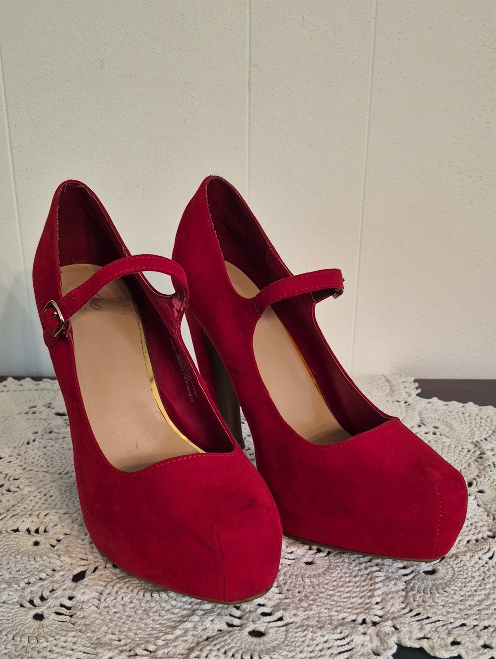 💐Mossimo Cherry Red Faux Suede Mary Jane Platform Pumps Sz 9 - Picture 2 of 11